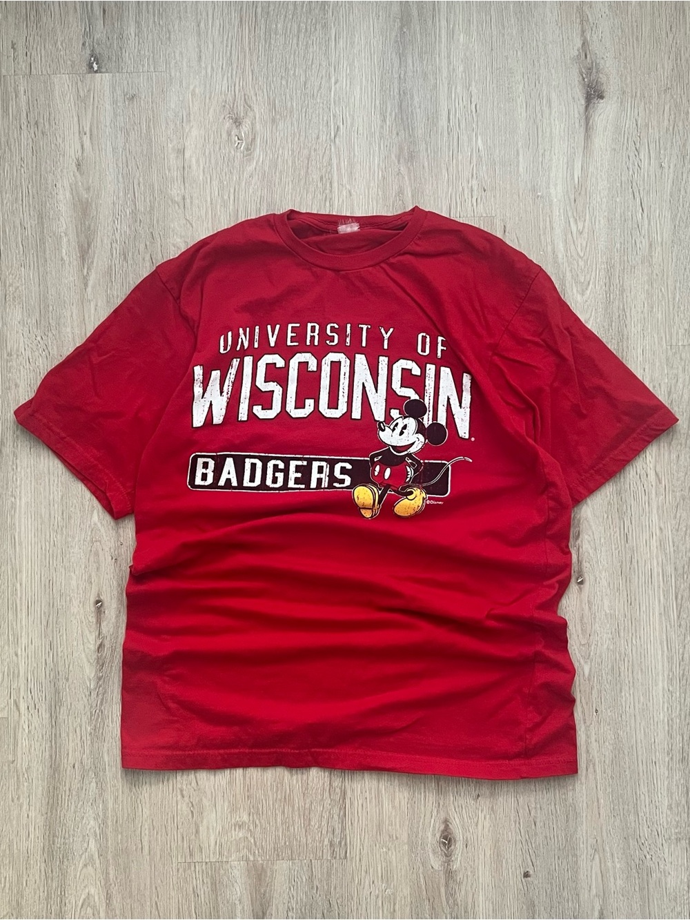 Vintage Wisconsin Badgers Mickey T-Shirt Men Small Red Retro Y2K Disney NCAA Tee